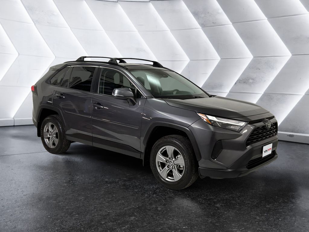 2024 Toyota RAV4 XLE's photo