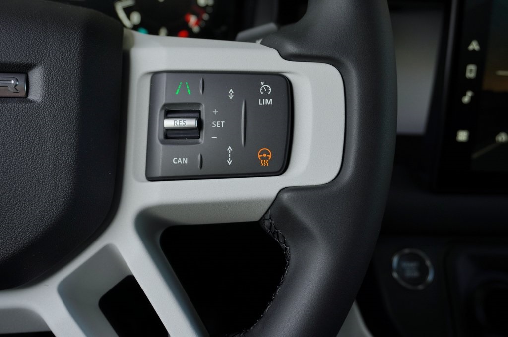 2025 LAND ROVER DEFENDER - Image 16