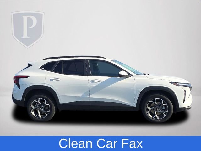 2024 Chevrolet Trax LT photo 2
