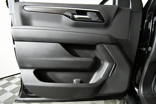 2025 Chevrolet Suburban LS photo 16
