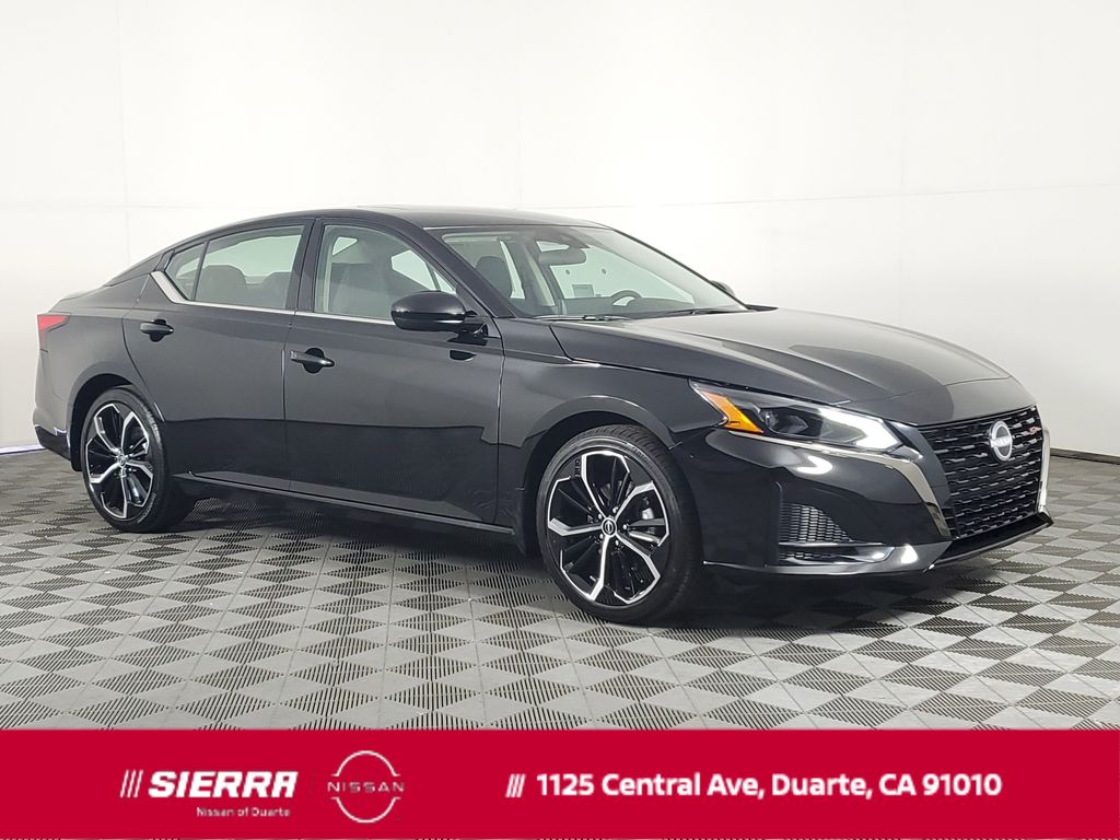 2025 Nissan Altima SR's photo