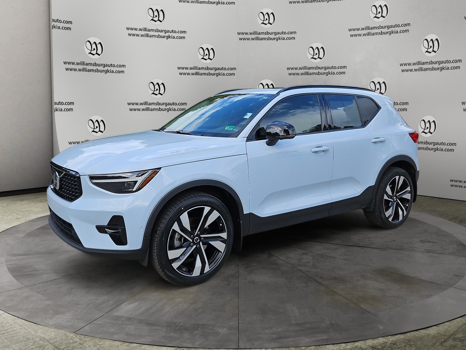 2024 Volvo XC40 Plus