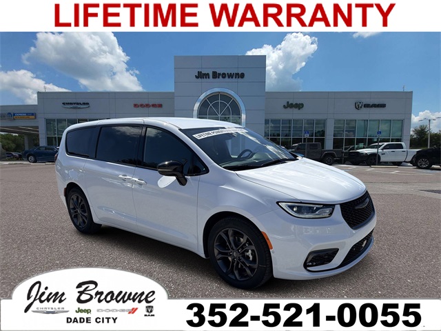 2026 Chrysler Pacifica Select's photo