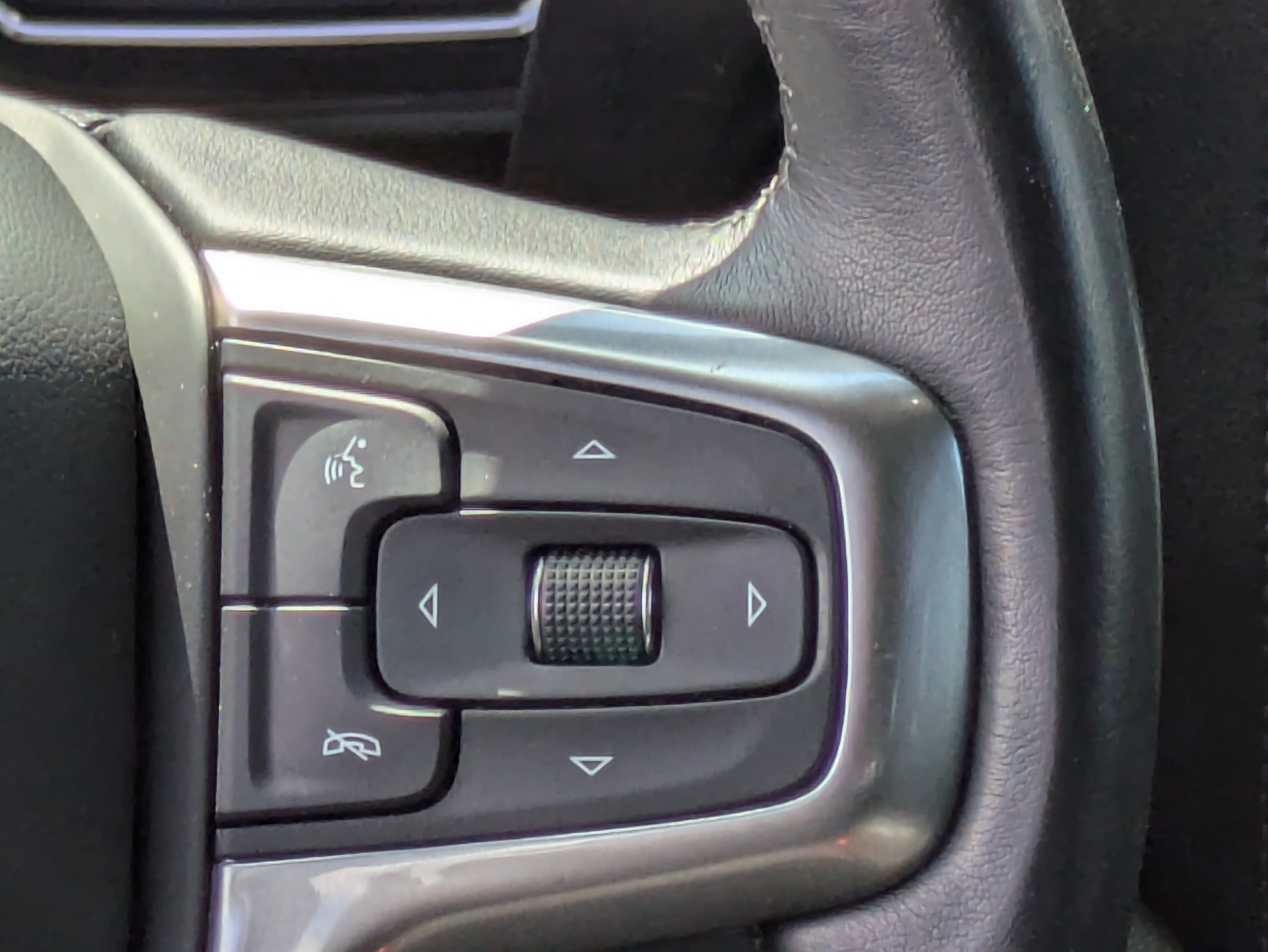 2021 Chevrolet Silverado 1500 LTZ photo 4
