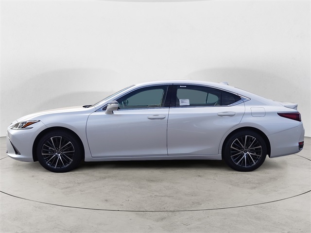 2025 Lexus ES 300h photo 2