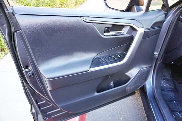 Used 2020  Toyota XSE image 22