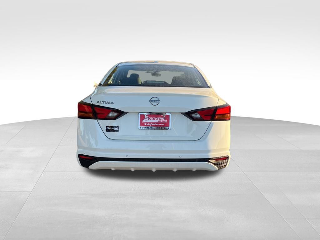 2025 Nissan Altima S photo 3
