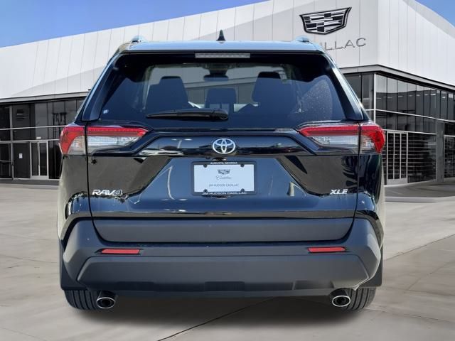 2024 Toyota RAV4 XLE photo 2