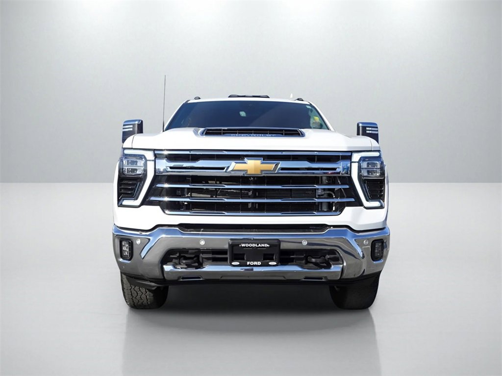 2024 Chevrolet Silverado 3500HD LTZ photo 3