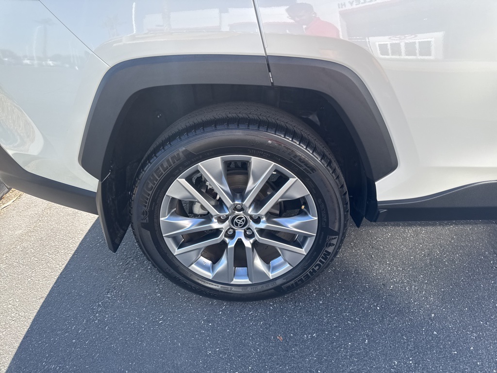 2022 Toyota RAV4 XLE Premium photo 22