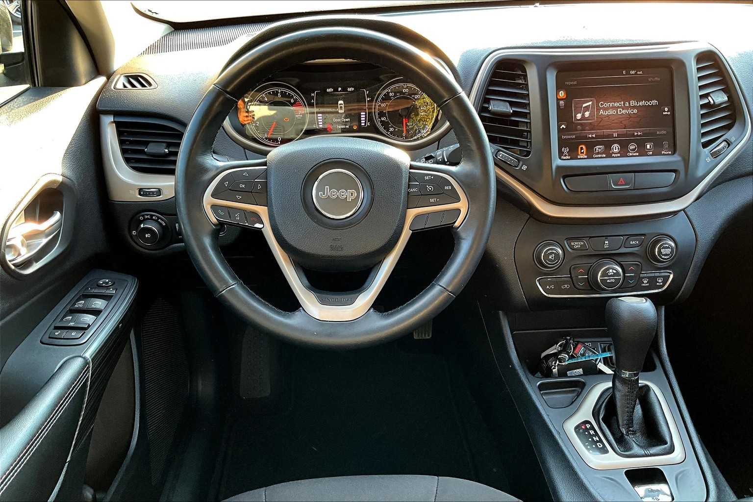2016 Jeep Cherokee 80th Anniversary Edition photo 4