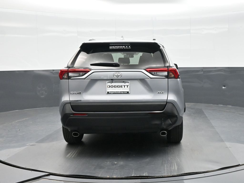 2021 Toyota RAV4 XLE photo 4