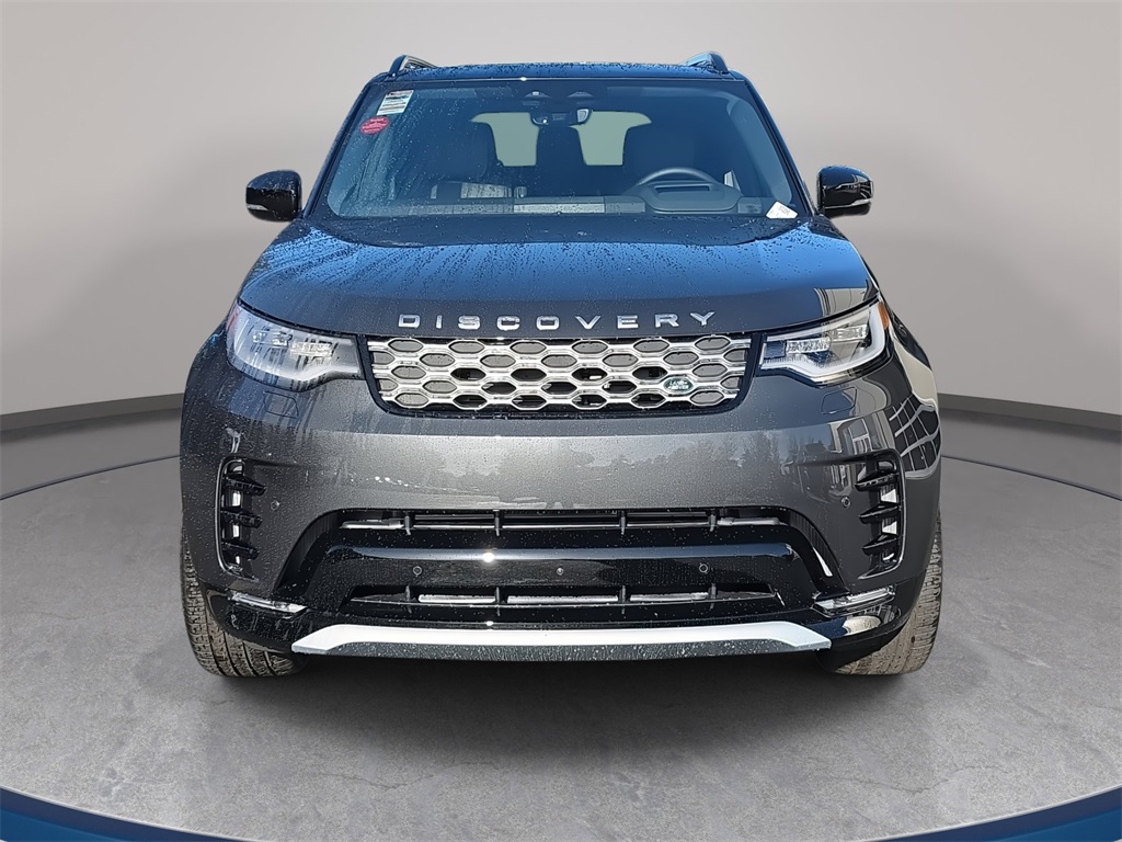 2026 Land Rover Discovery photo 2