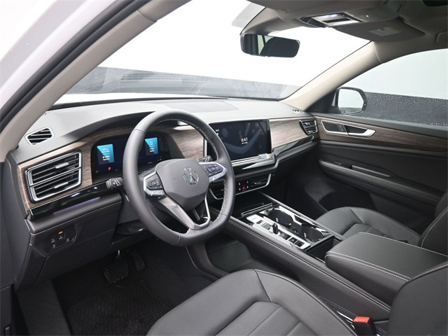2025 Volkswagen Atlas SEL photo 18