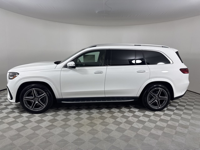 2026 Mercedes Benz GLS 450 4MATIC photo 3
