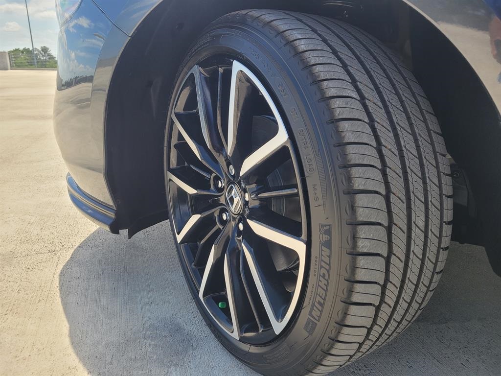2025 Honda Accord Hybrid Touring photo 9