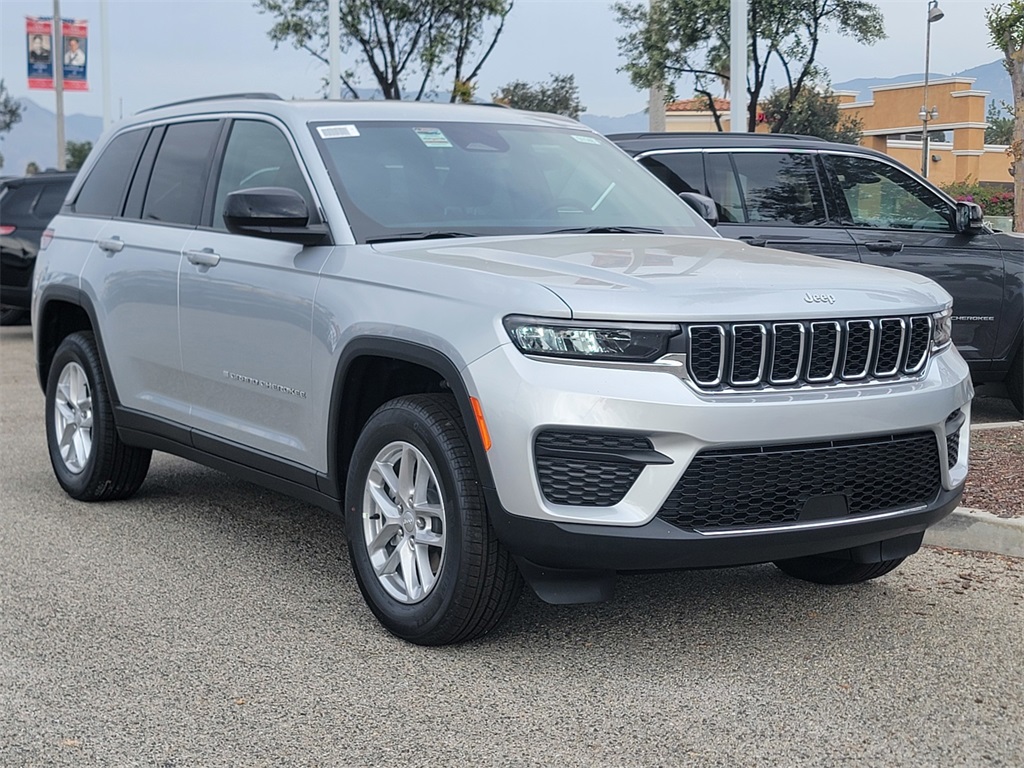 2025 Jeep Grand Cherokee Laredo's photo