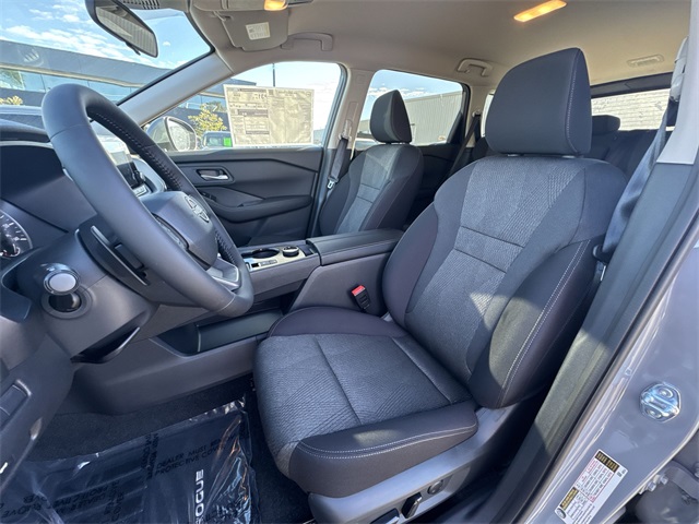 2026 Nissan Rogue SV photo 2