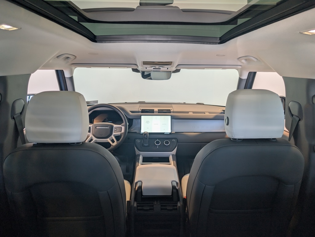 2025 Land Rover Defender 110 S photo 25