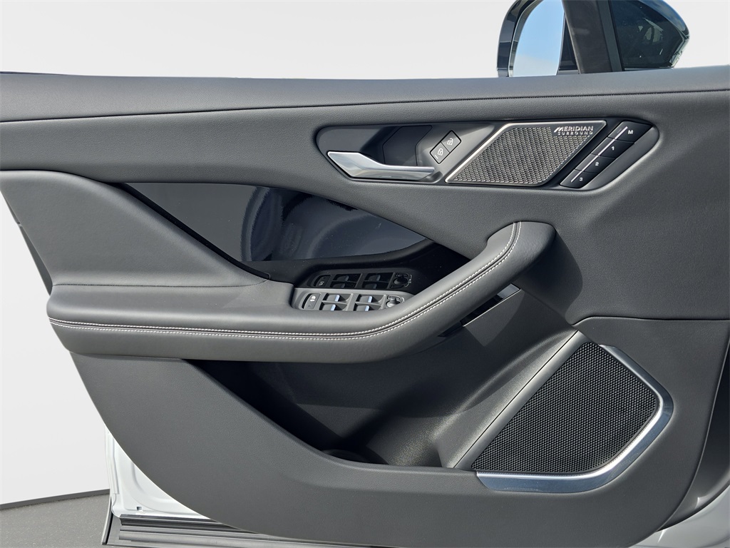 2024 Jaguar I-PACE HSE photo 28