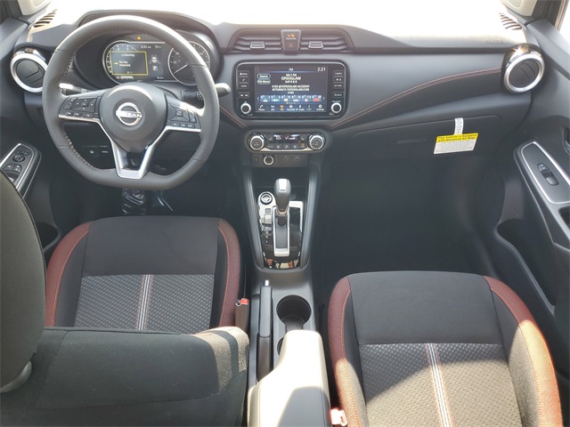 2025 Nissan Versa SR photo 6