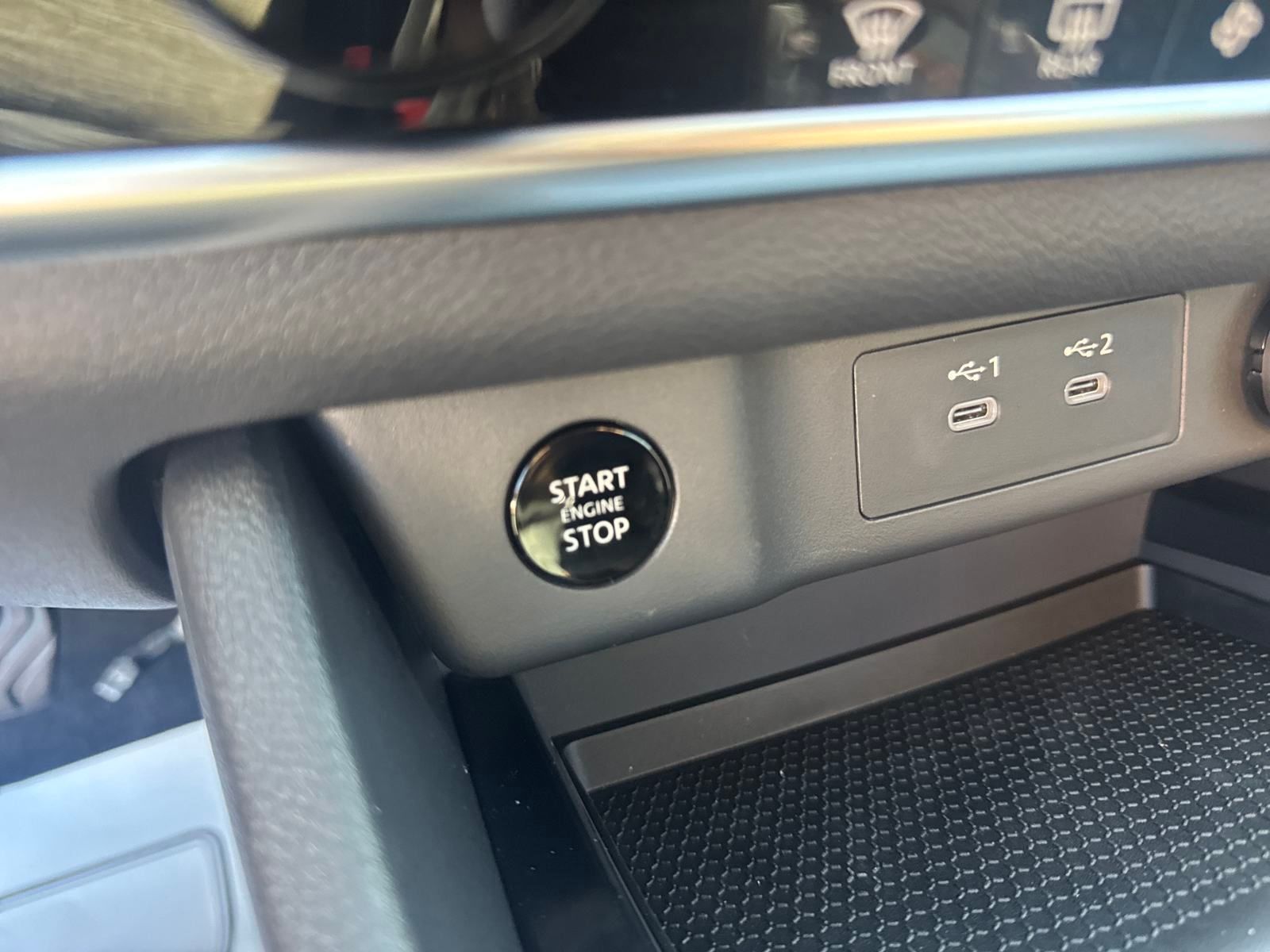 2026 Nissan Rogue SV photo 17