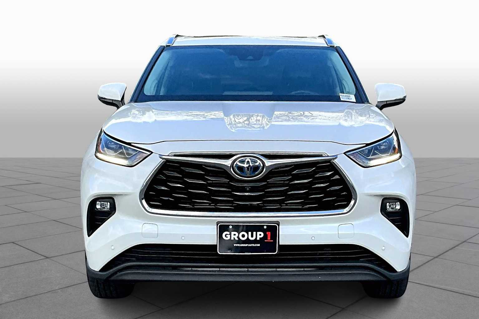 2021 Toyota Highlander Hybrid Limited photo 3