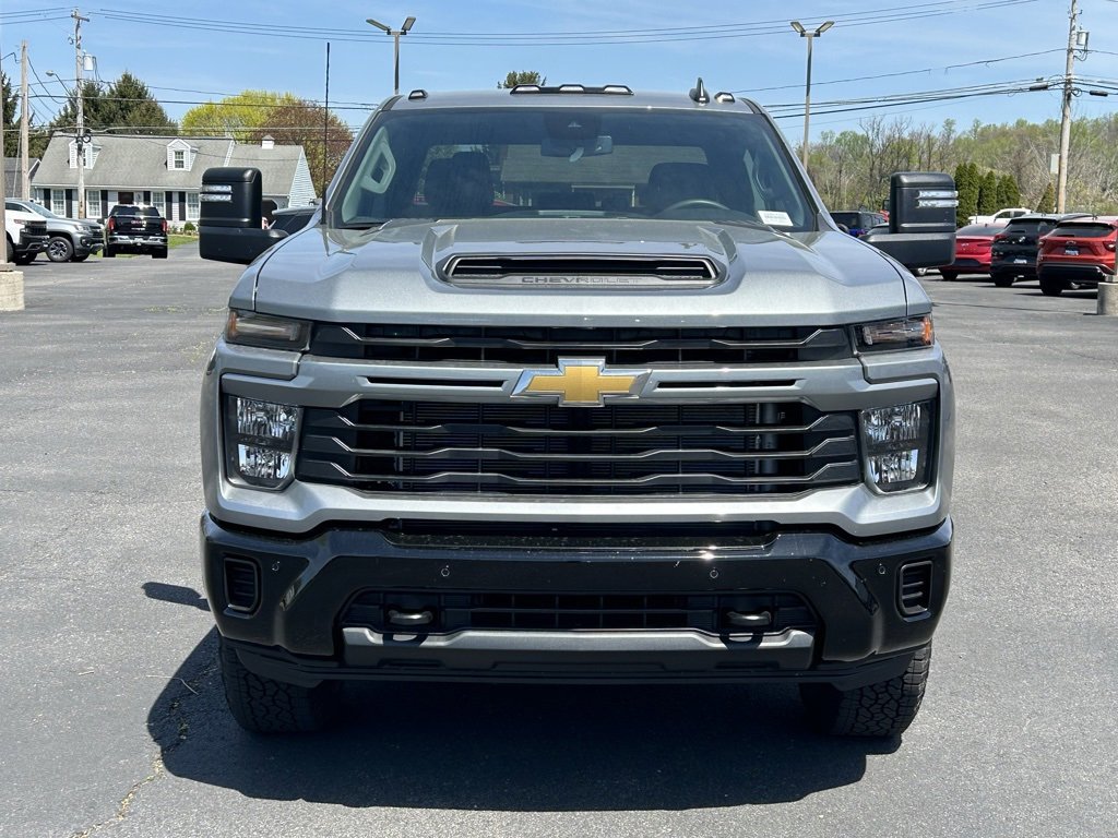2025 Chevrolet Silverado 2500HD Custom photo 2