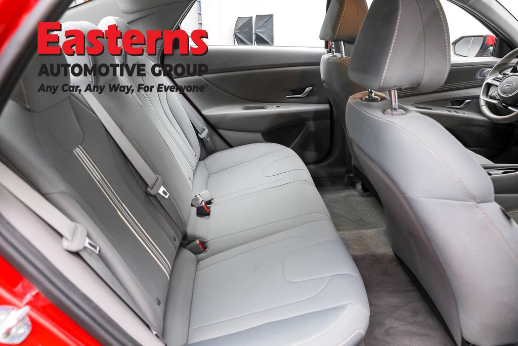 2022 Hyundai Elantra SEL Convenience photo 20