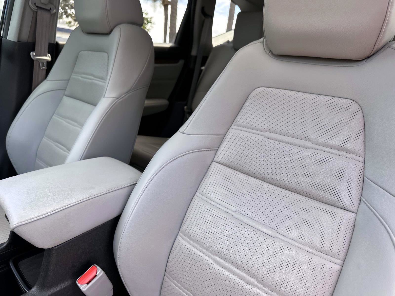 2022 Honda CR-V Hybrid Touring photo 19