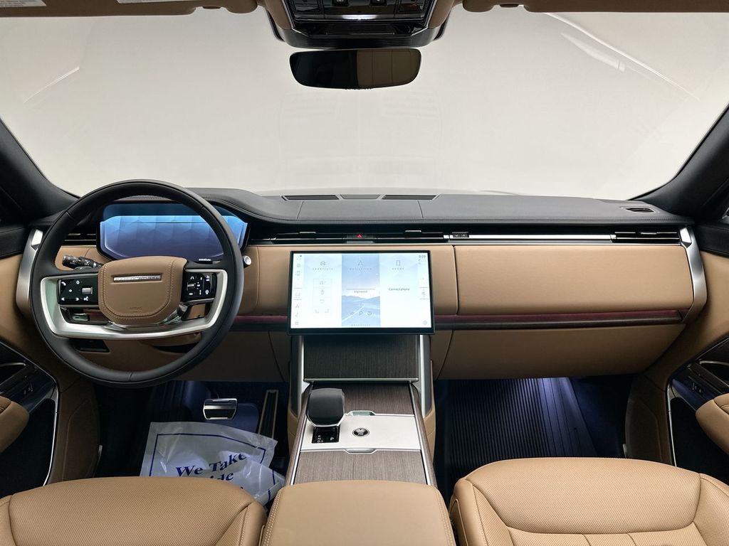 2025 Land Rover Range Rover SE photo 6