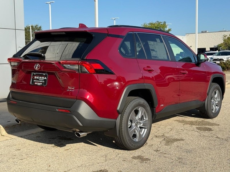 2025 Toyota RAV4 Hybrid XLE photo 3