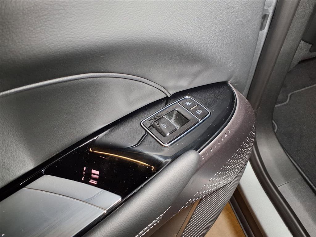2025 Cadillac Lyriq Luxury photo 14