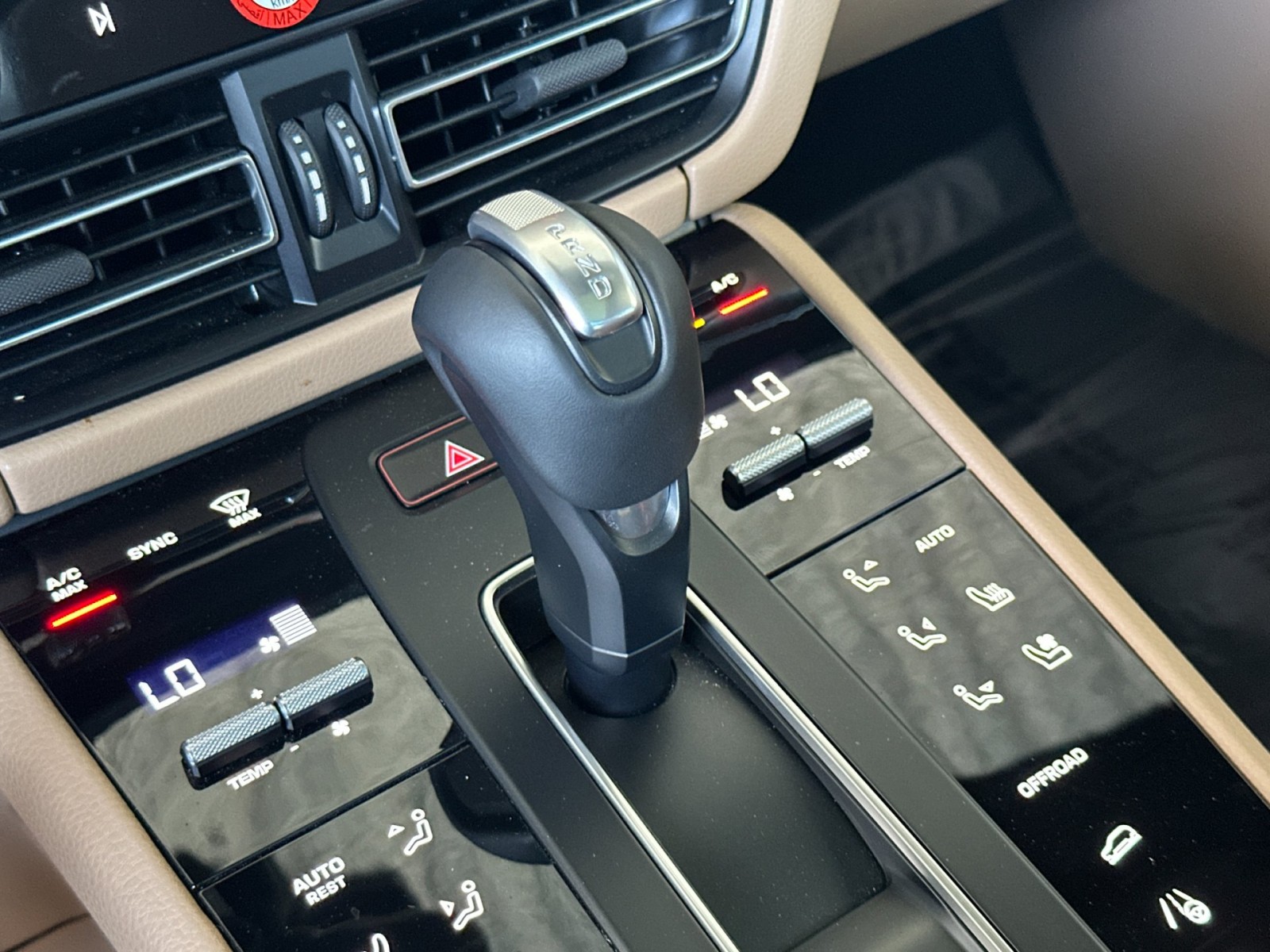 2025 Porsche Macan T photo 15
