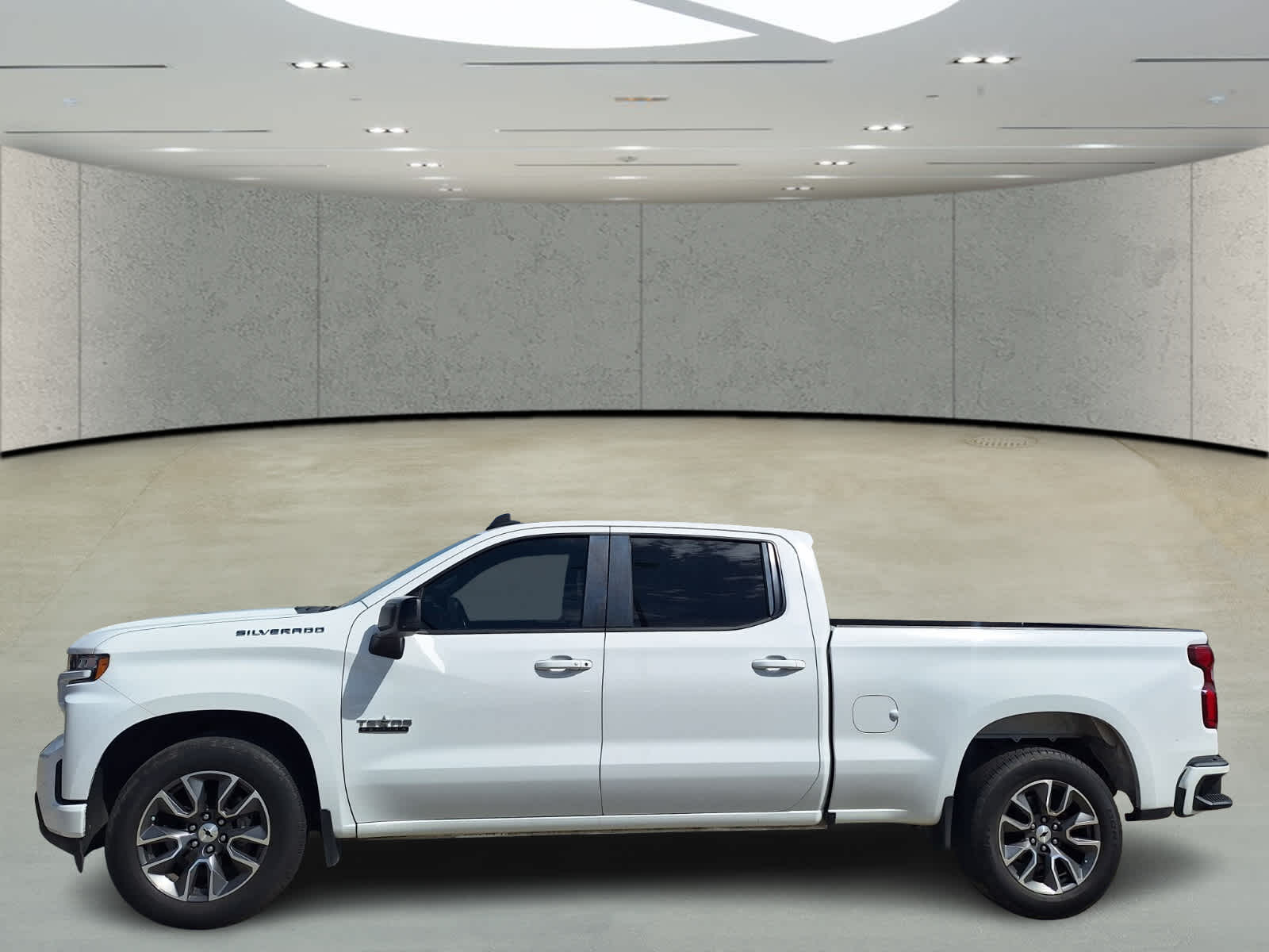 2020 Chevrolet Silverado 1500 RST photo 2