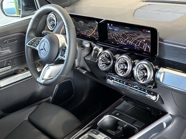 2025 Mercedes Benz EQB 300 4MATIC photo 32