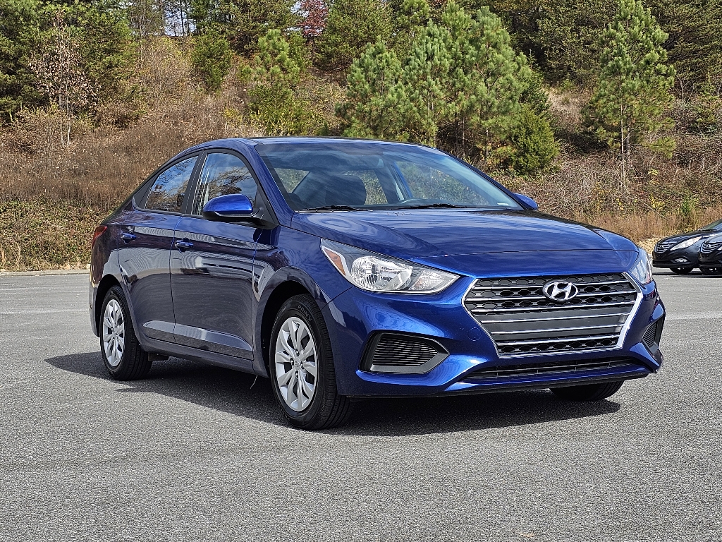 Used 2021 Admiral Blue Hyundai SE image 1