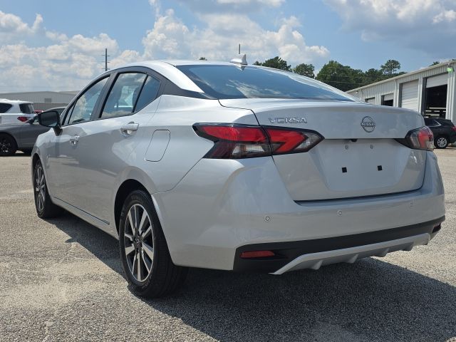2025 Nissan Versa 1.6 SV photo 3