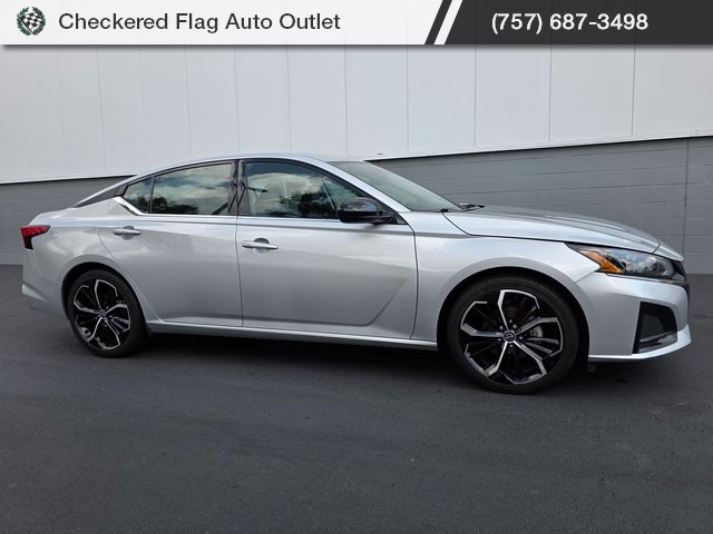 2023 Nissan Altima 2.5 SR photo 10