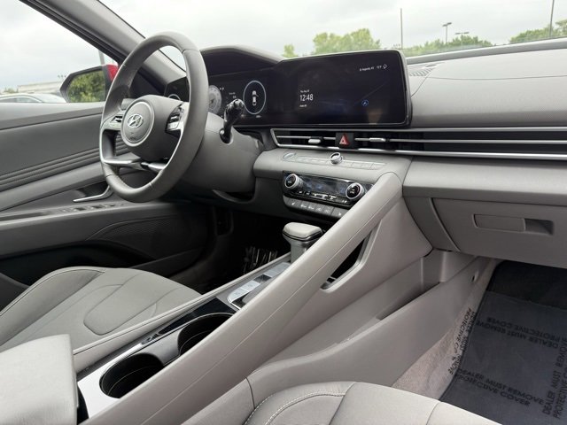 2023 Hyundai Elantra SEL photo 9