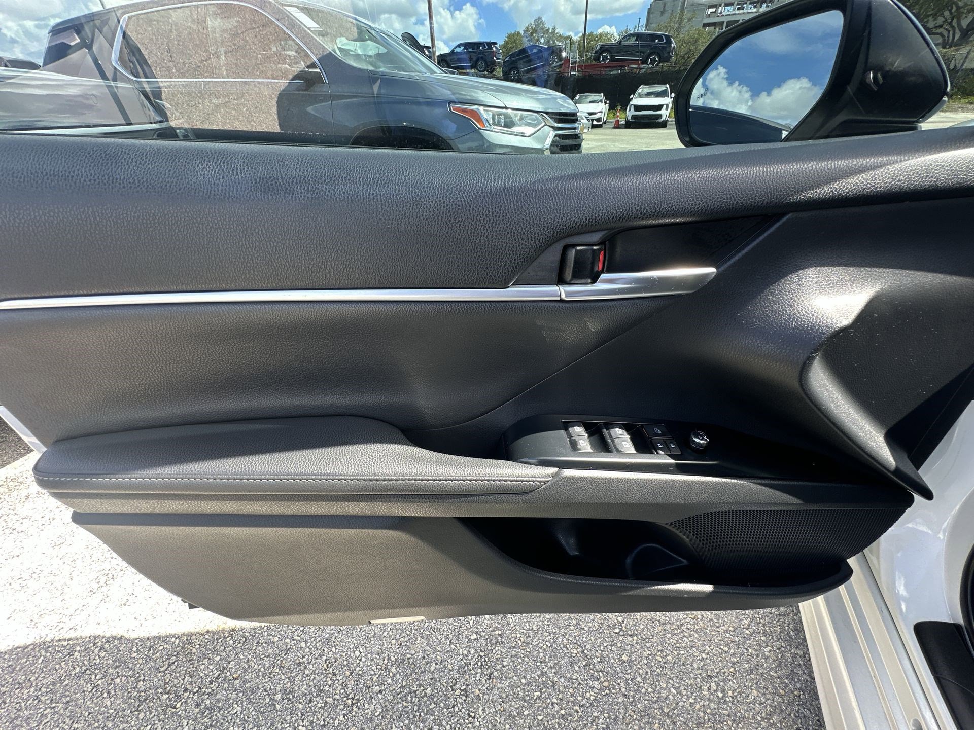 2019 Toyota Camry XSE photo 31