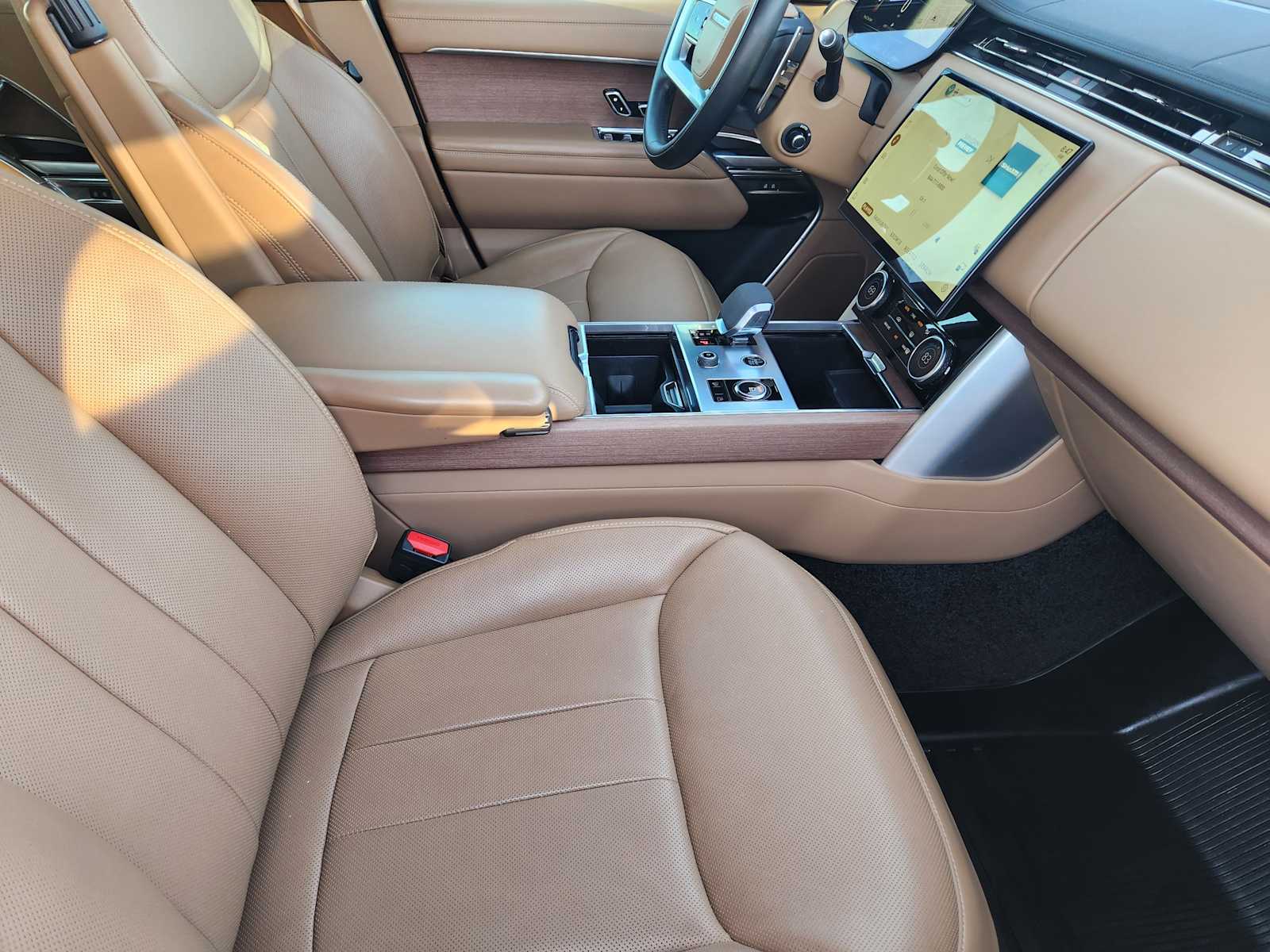 2023 Land Rover Range Rover SE photo 12