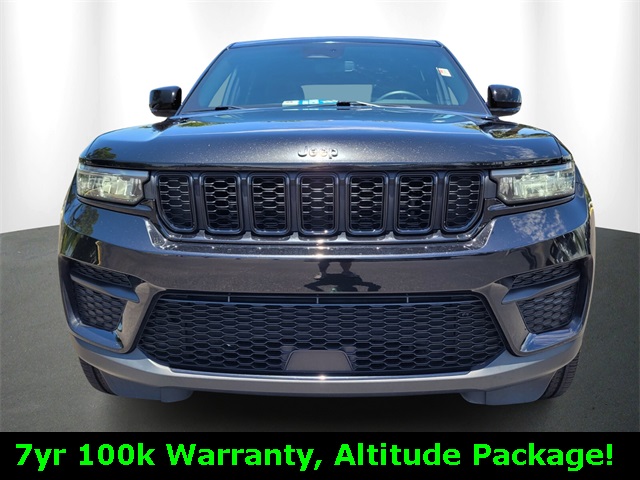 2022 Jeep Grand Cherokee Altitude photo 2