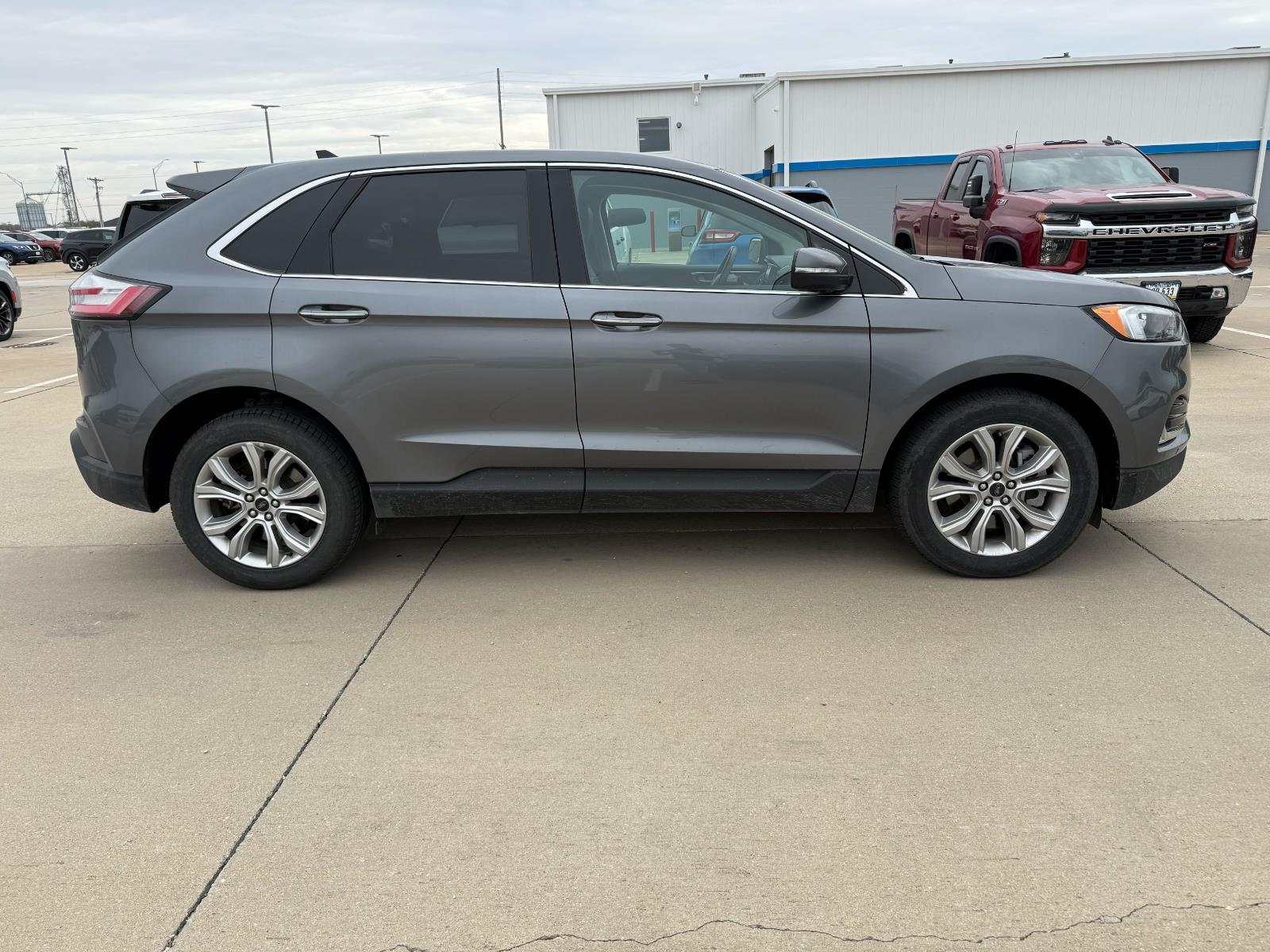 2024 Ford Edge Titanium photo 4