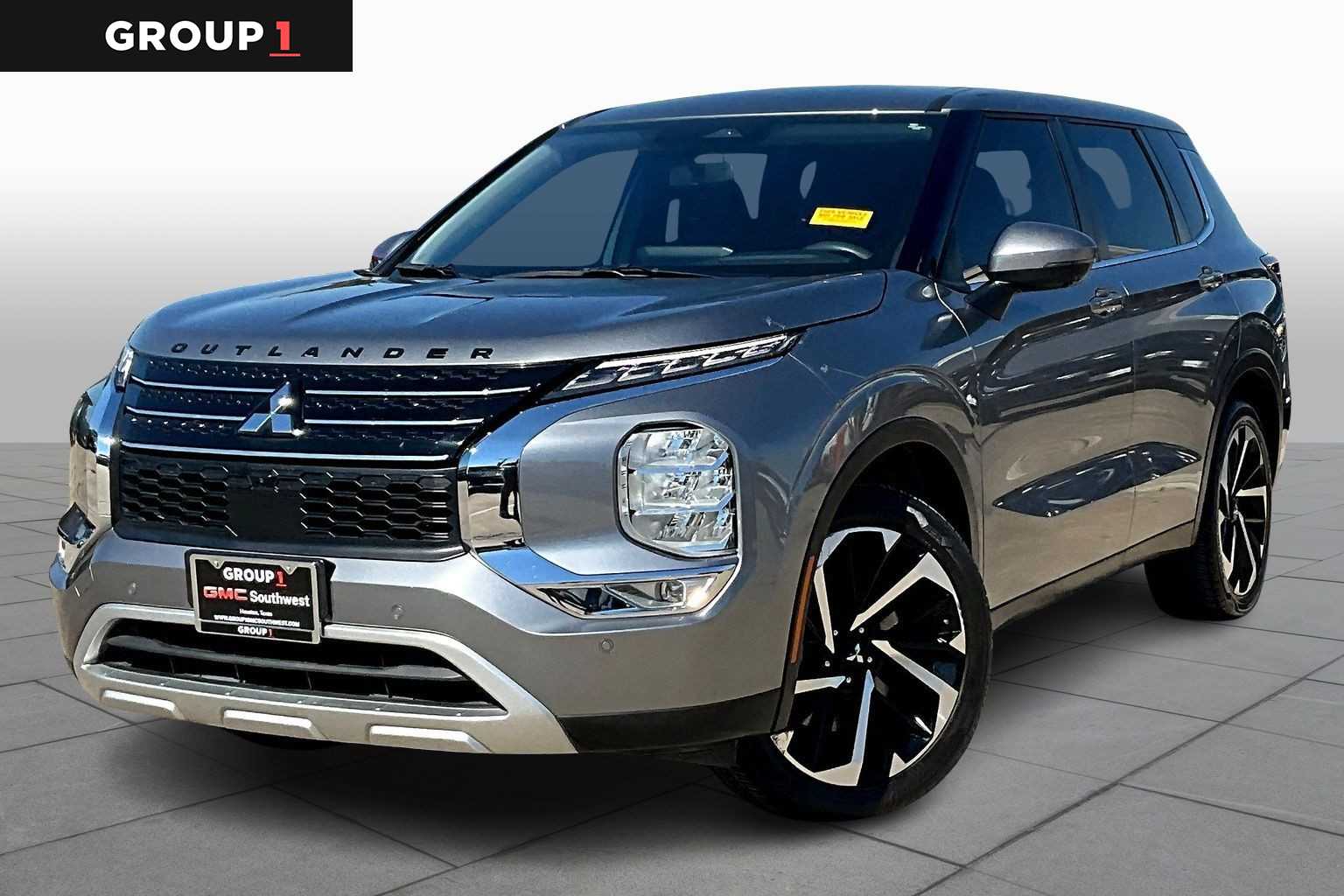 2023 Mitsubishi Outlander SE's photo