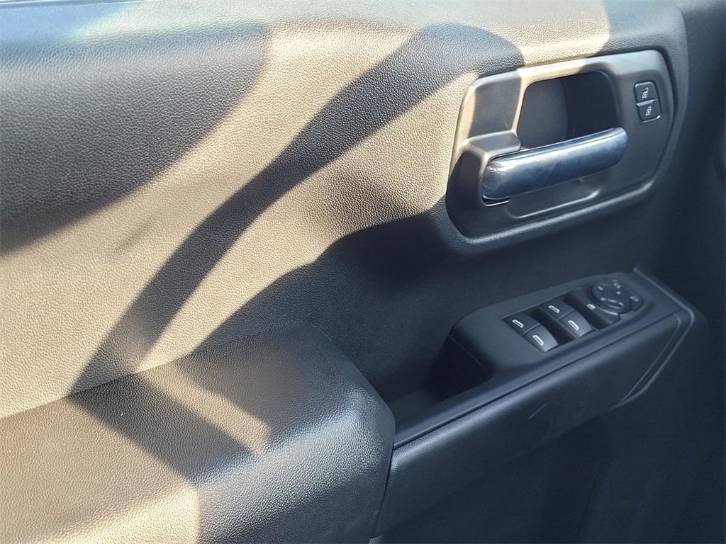 2025 Chevrolet Silverado 1500 Custom photo 28