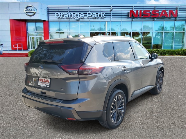 2025 Nissan Rogue SL photo 2
