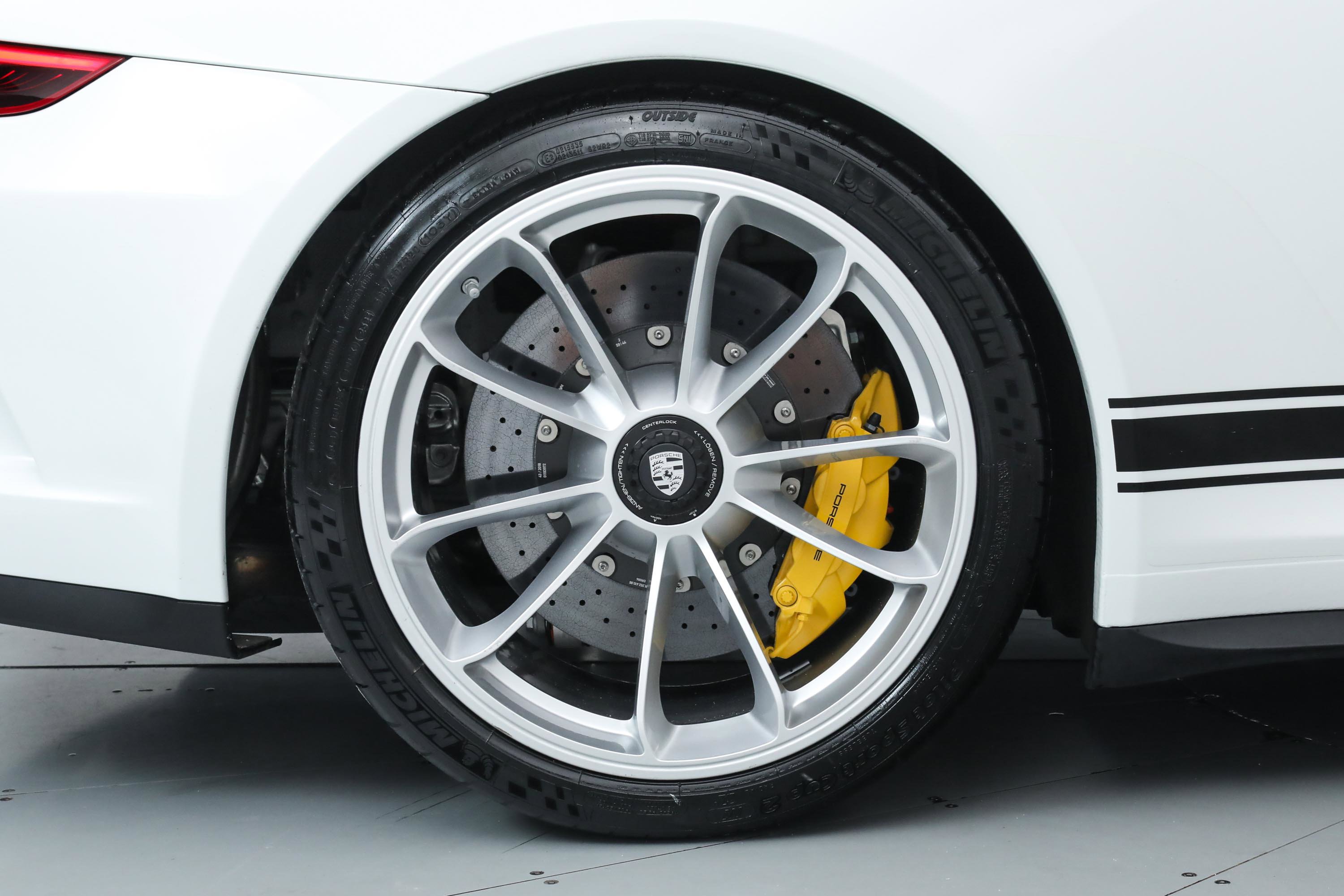 2018 Porsche 911 GT3 Touring photo 32