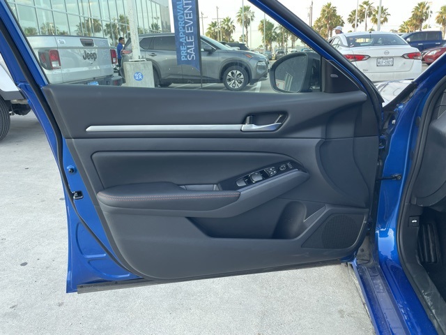 2025 Nissan Altima 2.5 SR photo 11