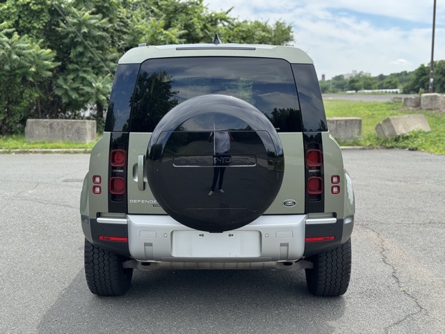 2022 Land Rover Defender 110 SE photo 4